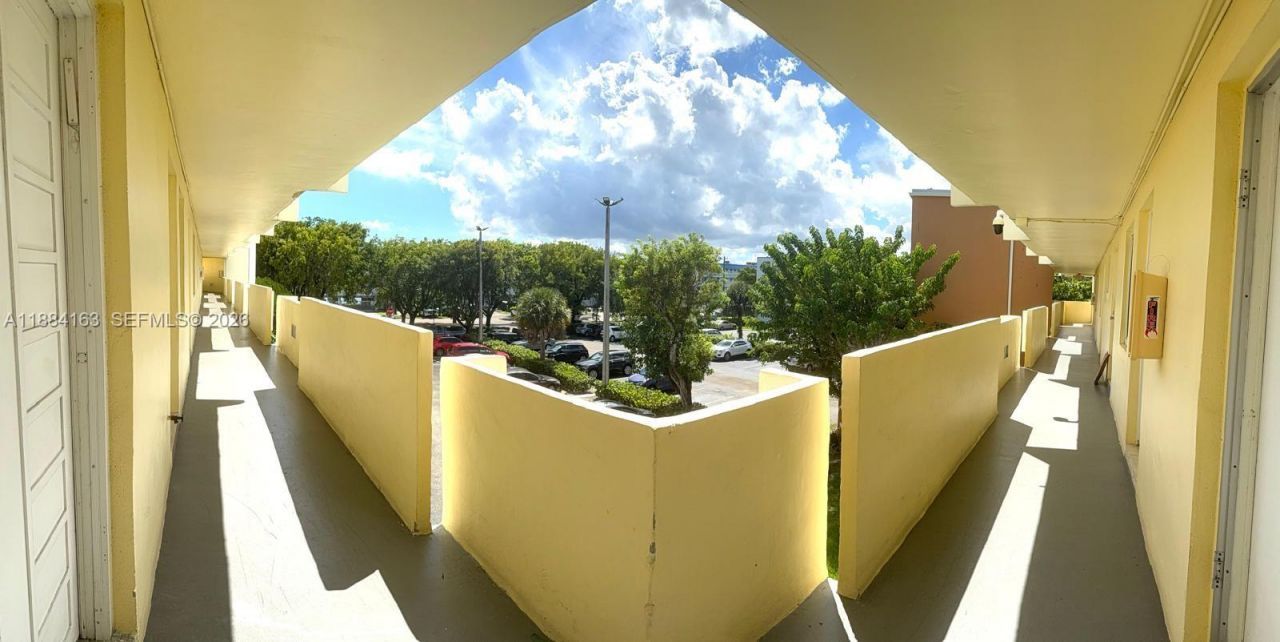 1201 NE 191st St, Unit G304, Miami, FL 33179 Photo