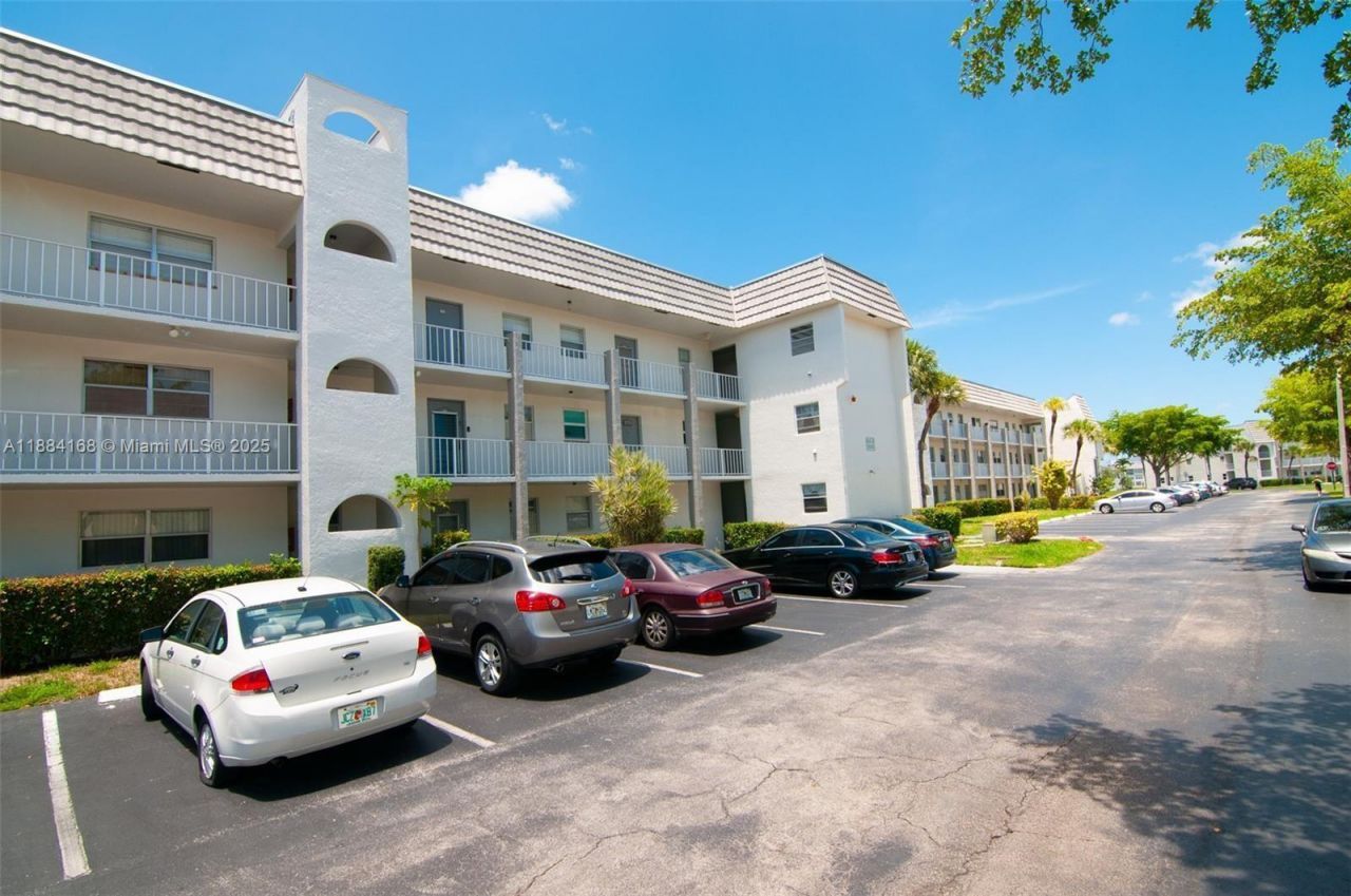 8300 Sunrise Lakes Blvd, Unit 206, Sunrise, FL 33322 Photo