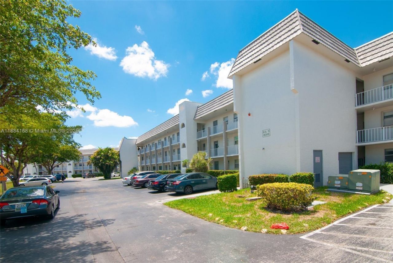 8300 Sunrise Lakes Blvd, Unit 206, Sunrise, FL 33322 Photo