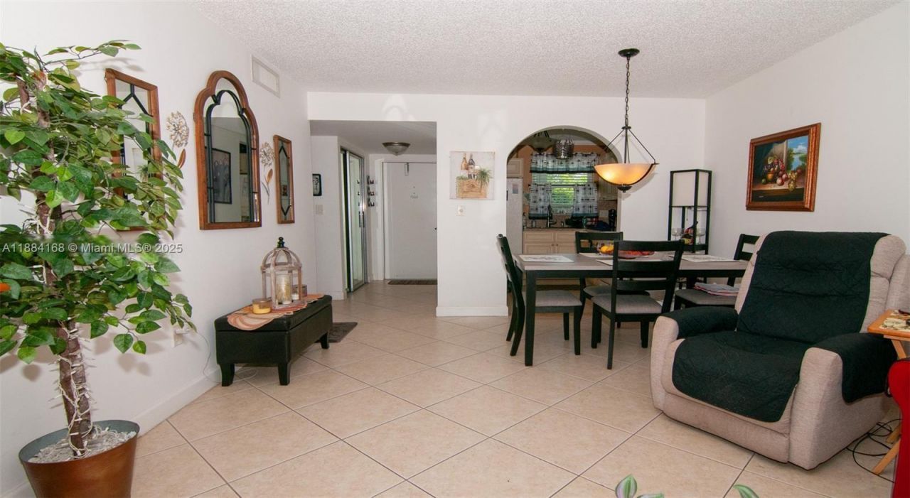 8300 Sunrise Lakes Blvd, Unit 206, Sunrise, FL 33322 Photo