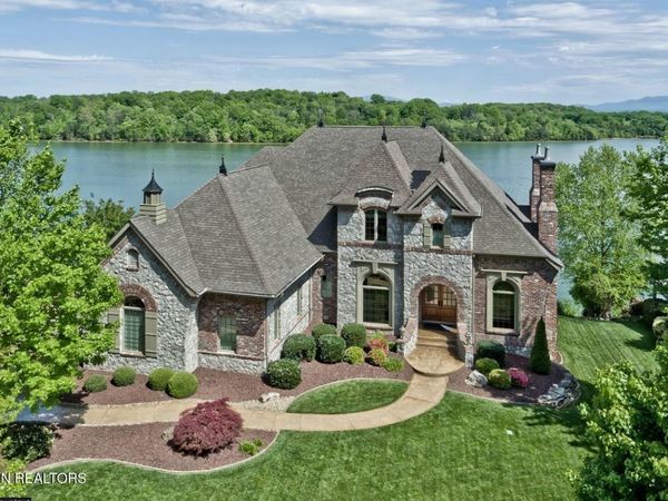 195 Rock Point Drive, Vonore, TN 37885