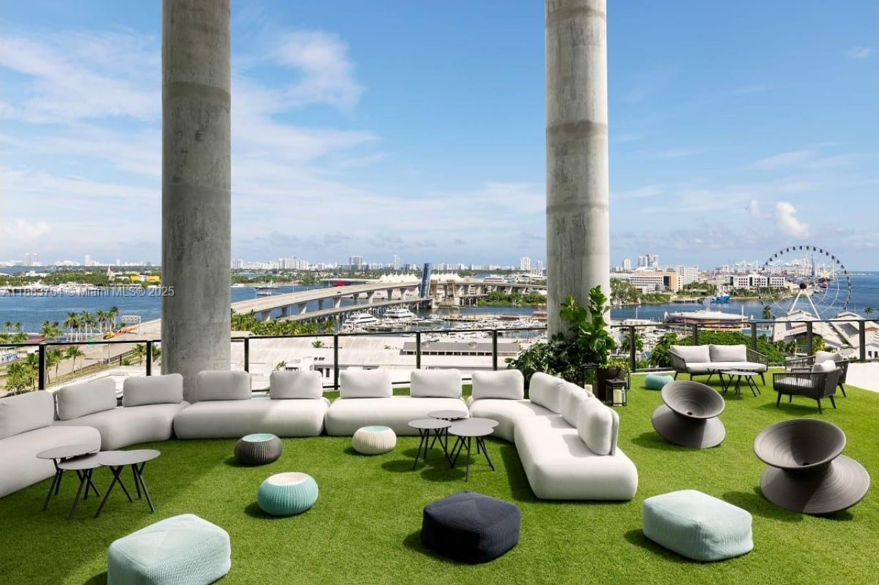 398 NE 5th St, Unit 2410, Miami, FL 33132 Photo