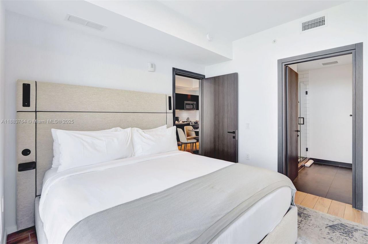 398 NE 5th St, Unit 2410, Miami, FL 33132 Photo