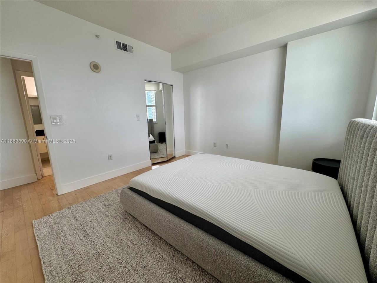 31 SE 5th St, Unit 3817, Miami, FL 33131 Photo