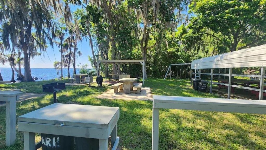 817 Paradise Boulevard, Georgetown, FL 32139 Photo