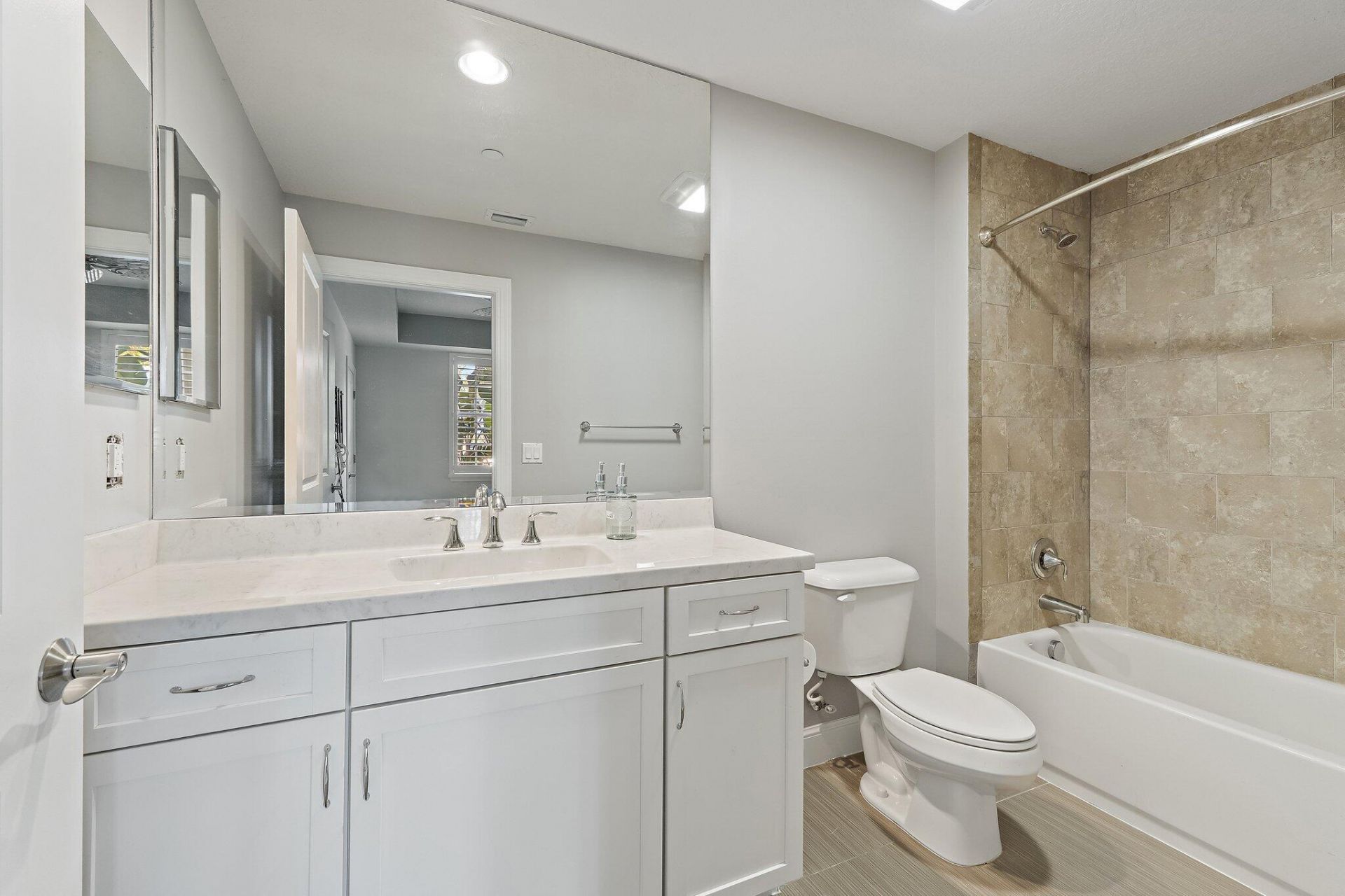 411 Bay Colony Drive N, Unit & Slip #32, Juno Beach, FL 33408 Photo