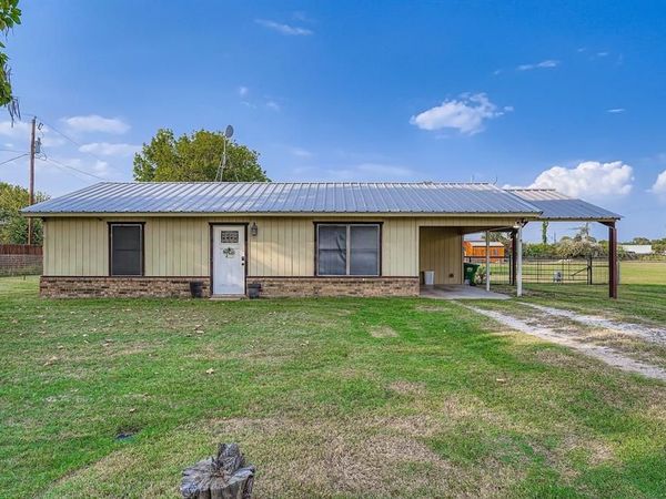1305 Hutchins Lane, Reno, TX 76082