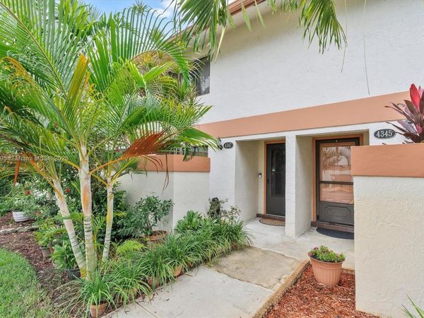 4347 SW 70th Ter, Davie, FL 33314