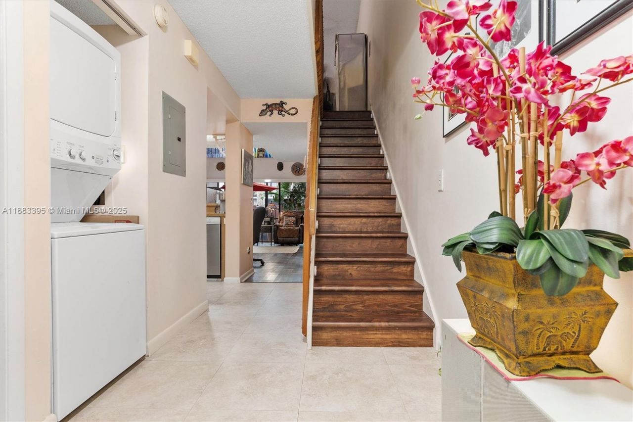 4347 SW 70th Ter, Davie, FL 33314 Photo