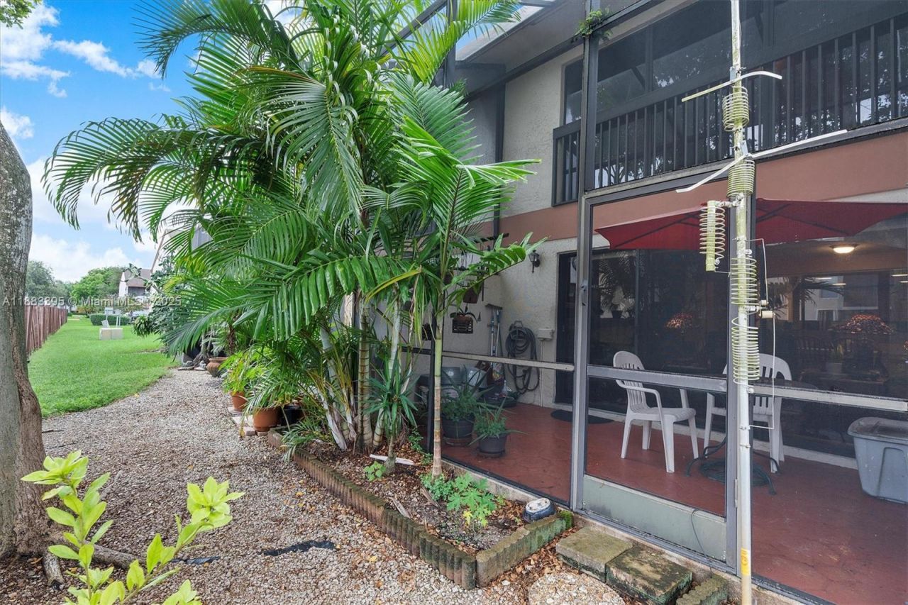 4347 SW 70th Ter, Davie, FL 33314 Photo