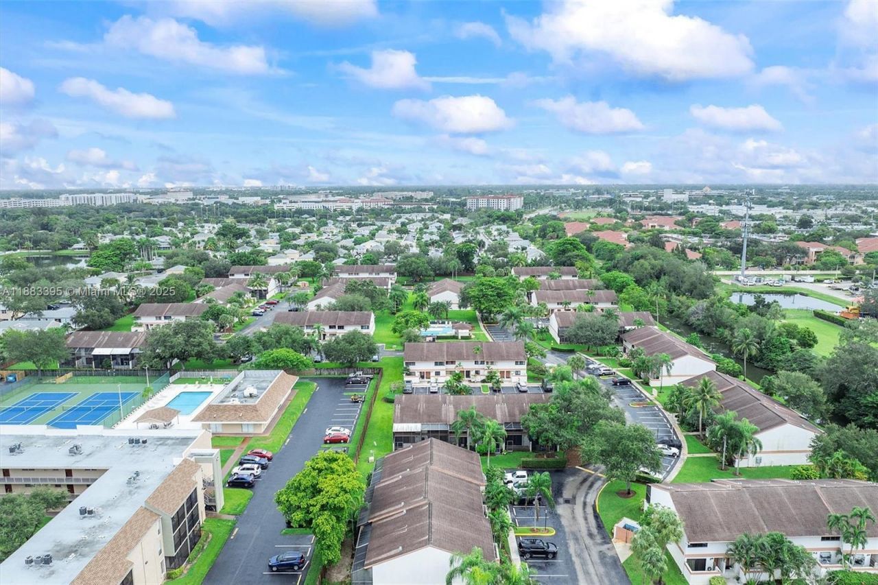 4347 SW 70th Ter, Davie, FL 33314 Photo