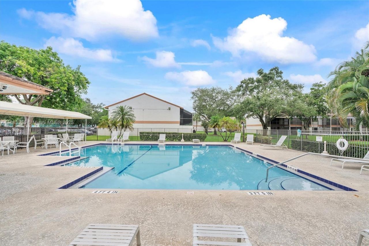 4347 SW 70th Ter, Davie, FL 33314 Photo