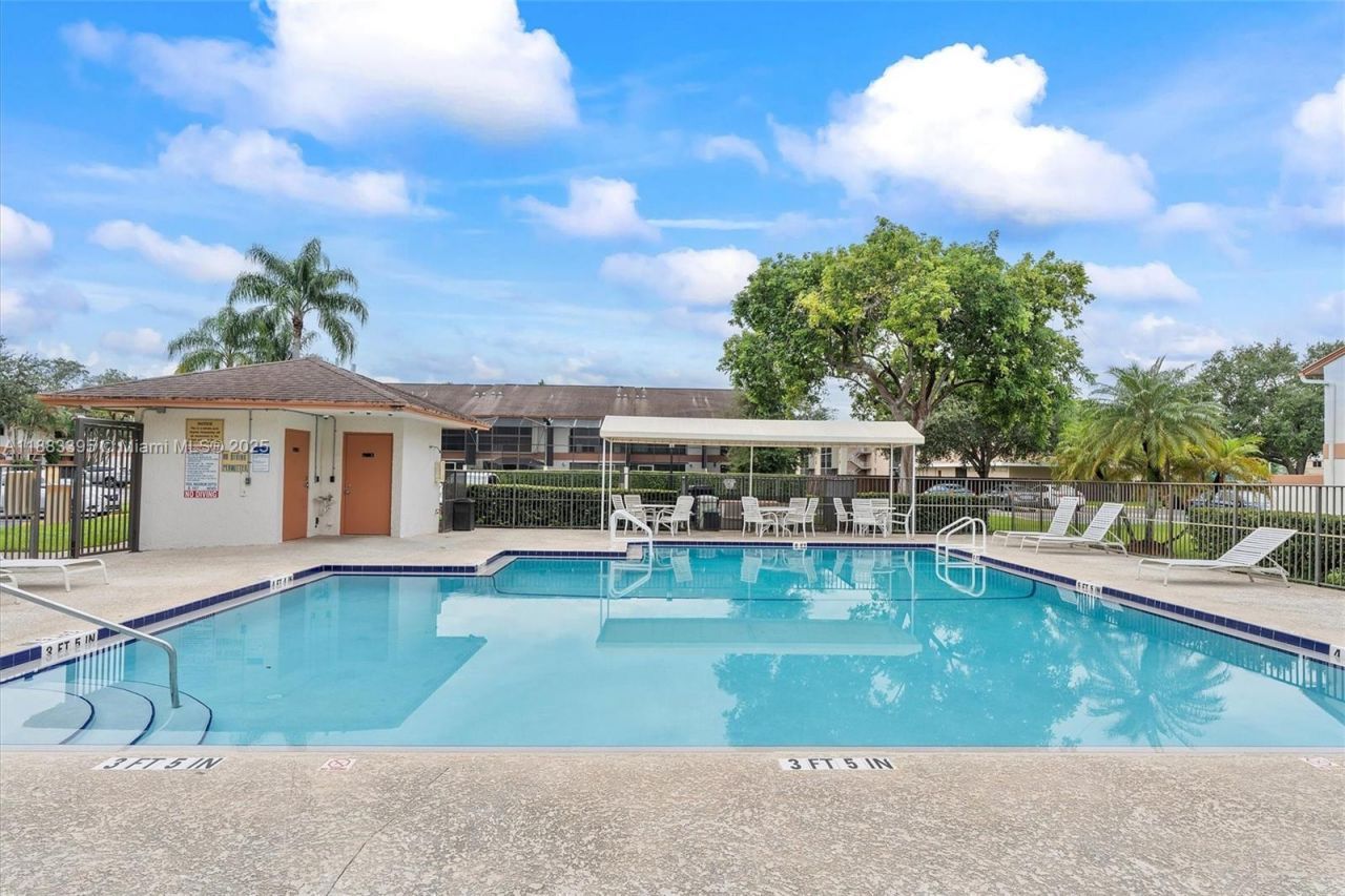 4347 SW 70th Ter, Davie, FL 33314 Photo