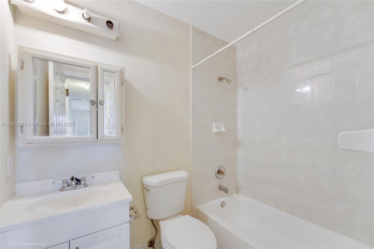 11621 SW 7th Ter, Sweetwater, FL 33174 Photo