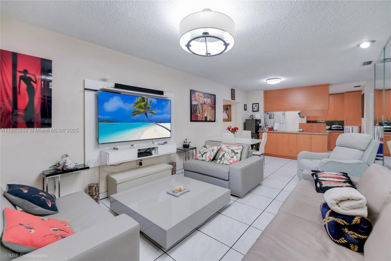 11621 SW 7th Ter, Sweetwater, FL 33174 Photo