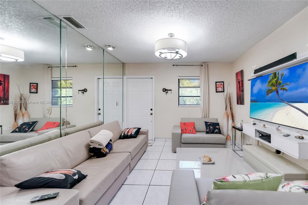 11621 SW 7th Ter, Sweetwater, FL 33174 Photo