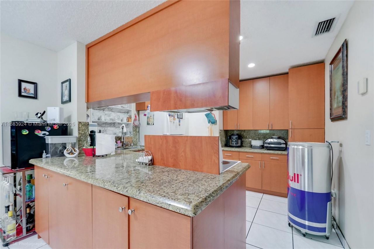 11621 SW 7th Ter, Sweetwater, FL 33174 Photo