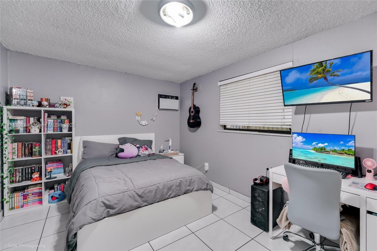 11621 SW 7th Ter, Sweetwater, FL 33174 Photo