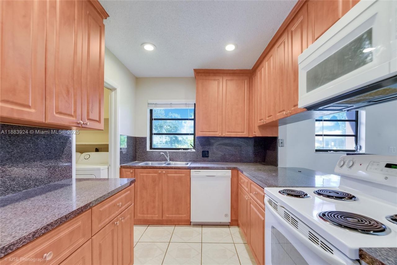 11621 SW 7th Ter, Sweetwater, FL 33174 Photo