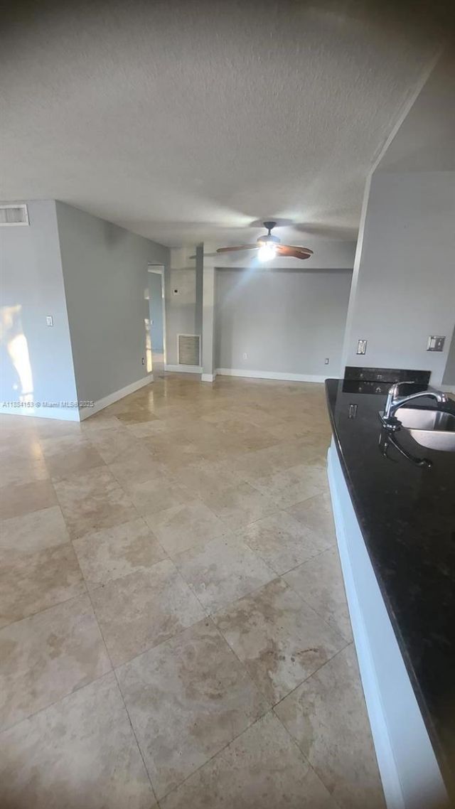 16220 NW 2nd Ave, Unit 213, Miami, FL 33169 Photo
