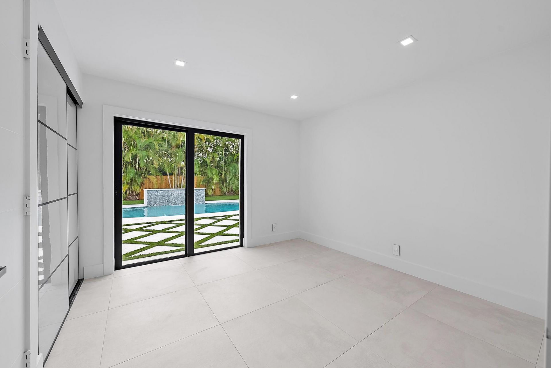 391 W Riverside Drive, Tequesta, FL 33469 Photo