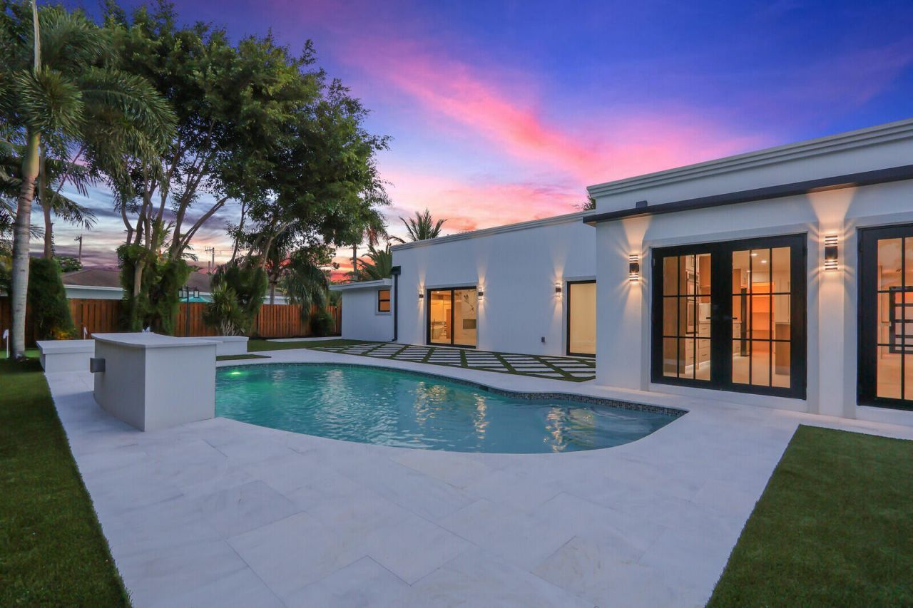 391 W Riverside Drive, Tequesta, FL 33469 Photo