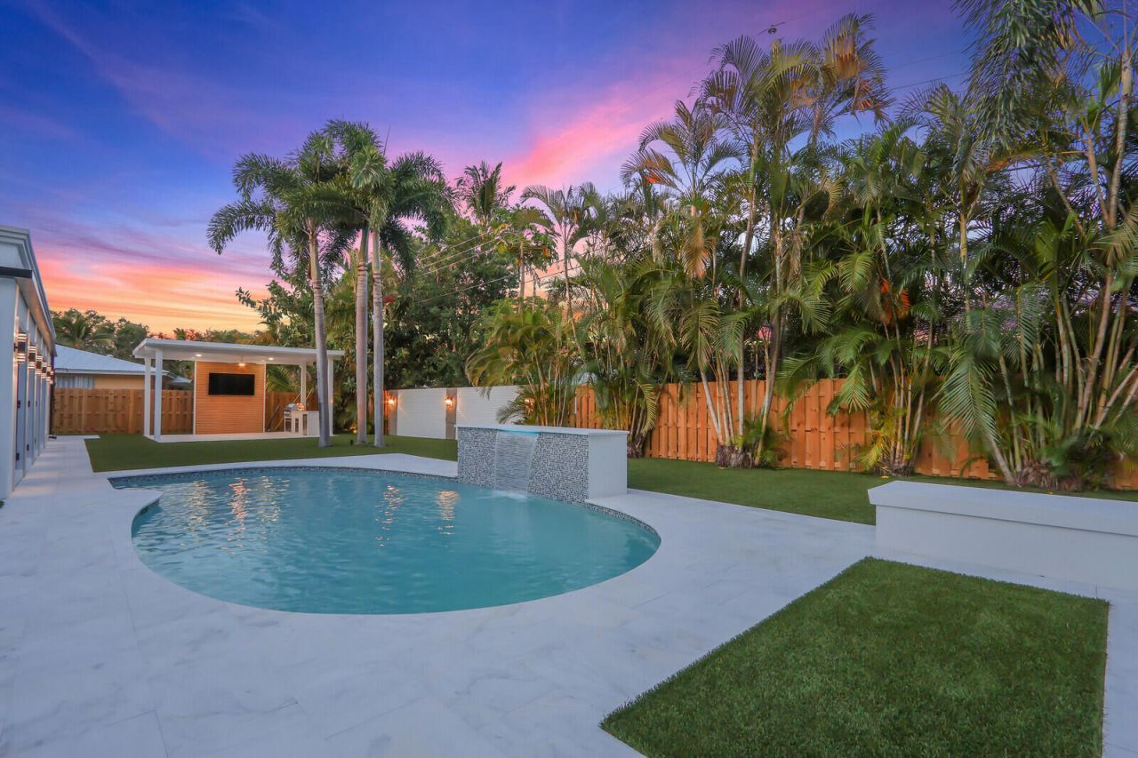 391 W Riverside Drive, Tequesta, FL 33469 Photo