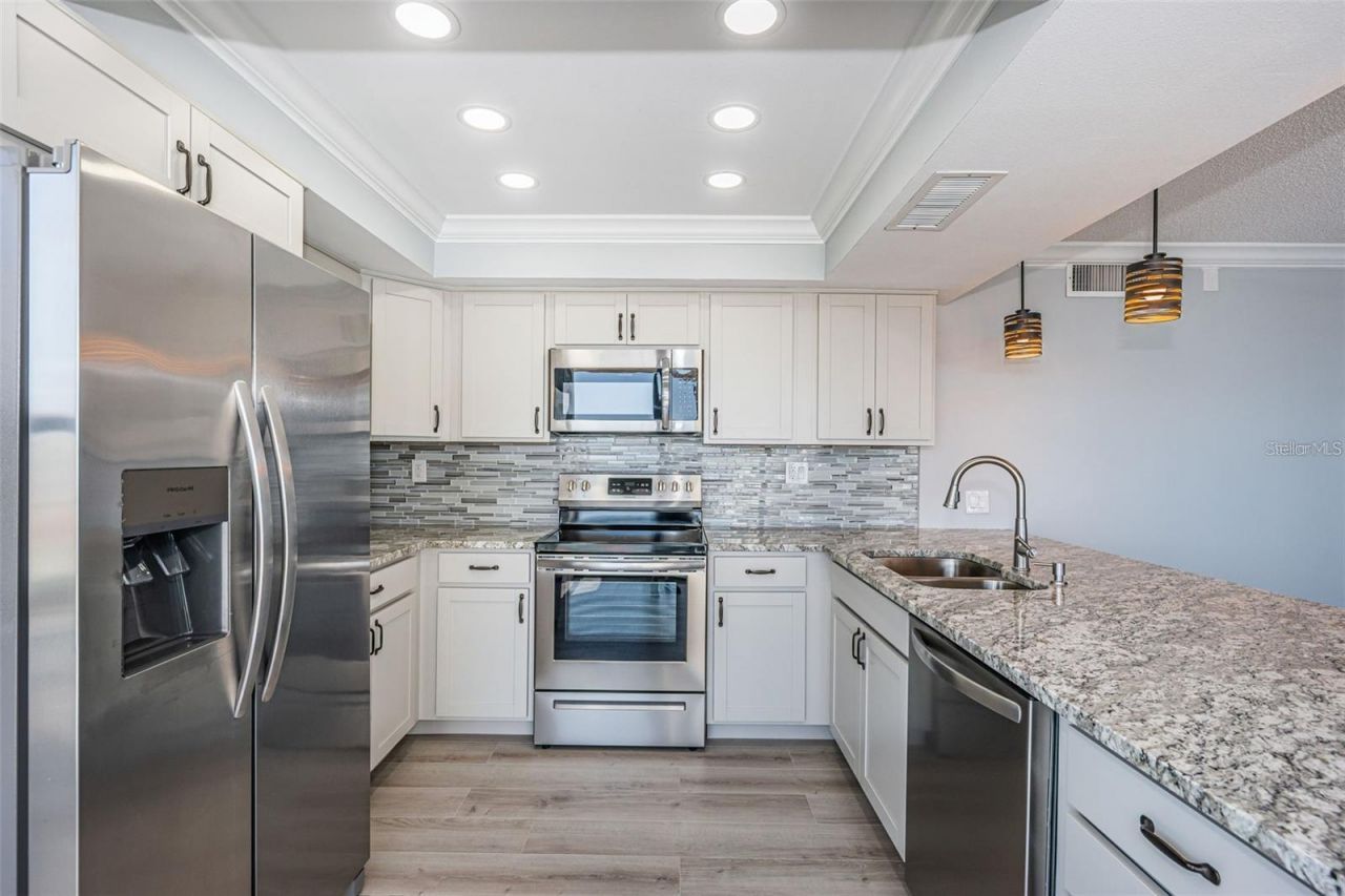 6279 Sun Boulevard, Unit 604, Saint Petersburg, FL 33715 Photo