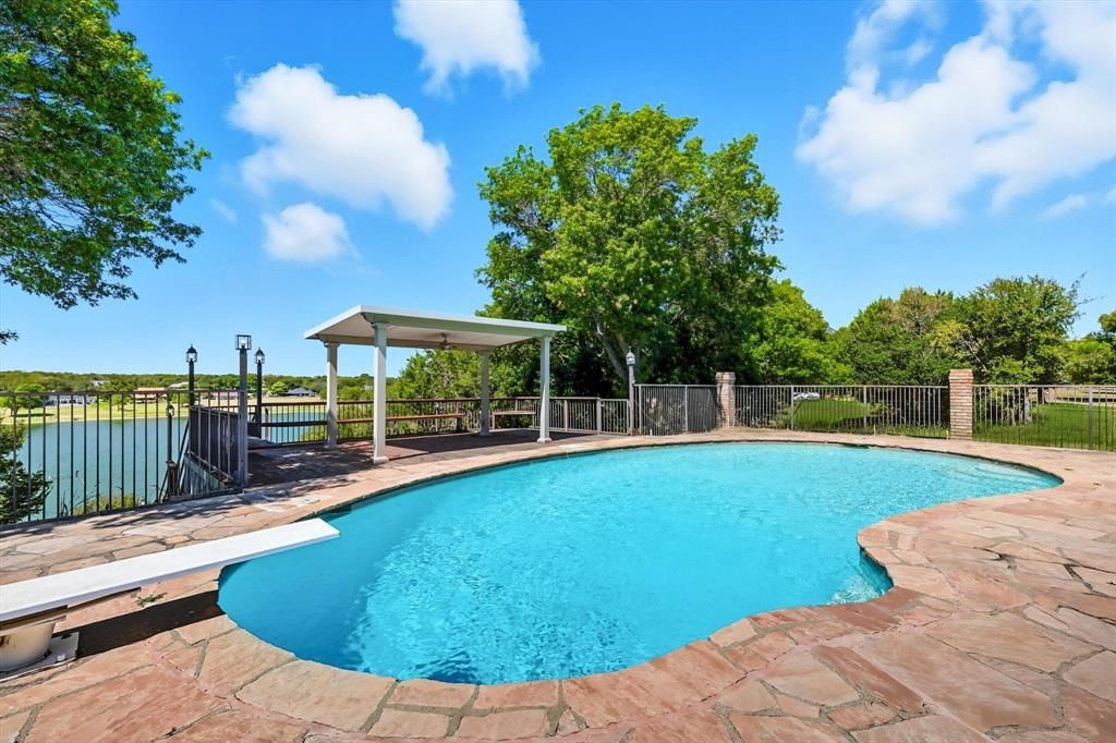 143 Lakeview Drive, Aledo, TX 76008 Main Photo