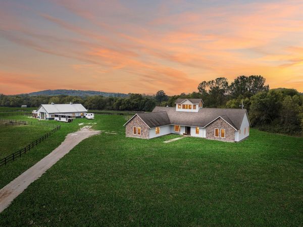 4376 Trousdale Ln, Columbia, TN 38401