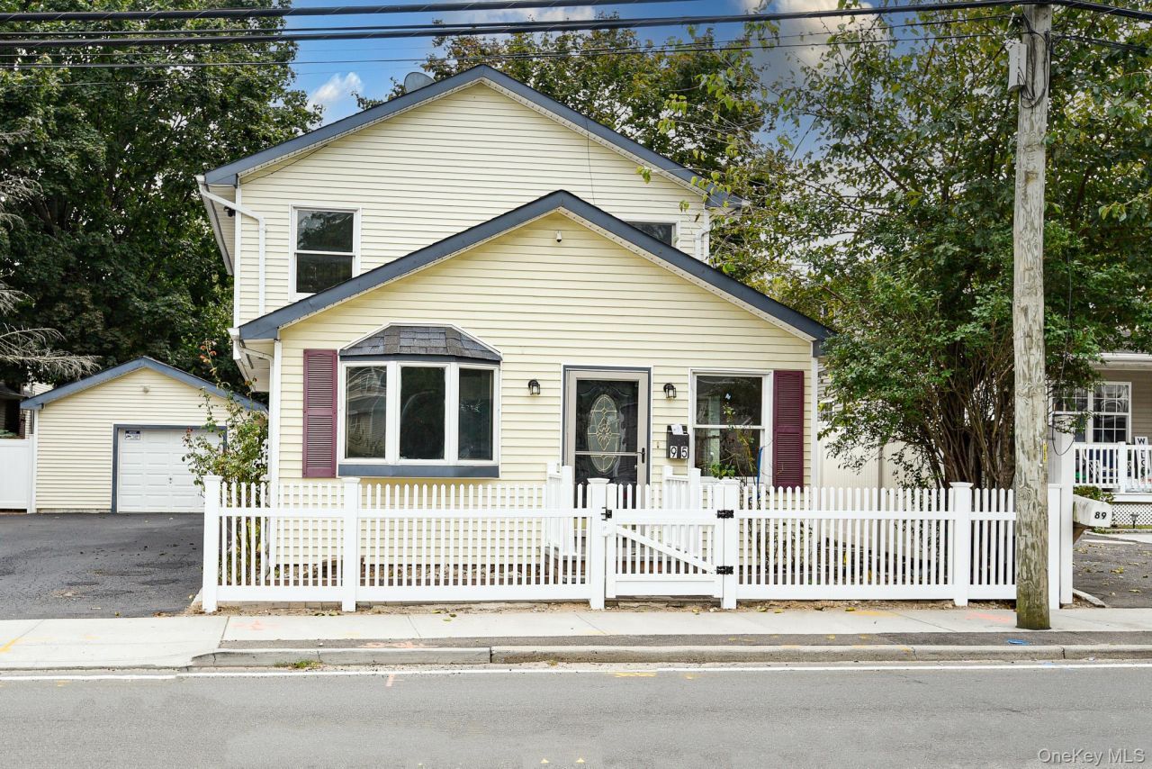 95 E Pulaski Road, Huntington Station, NY 11746 Main Photo