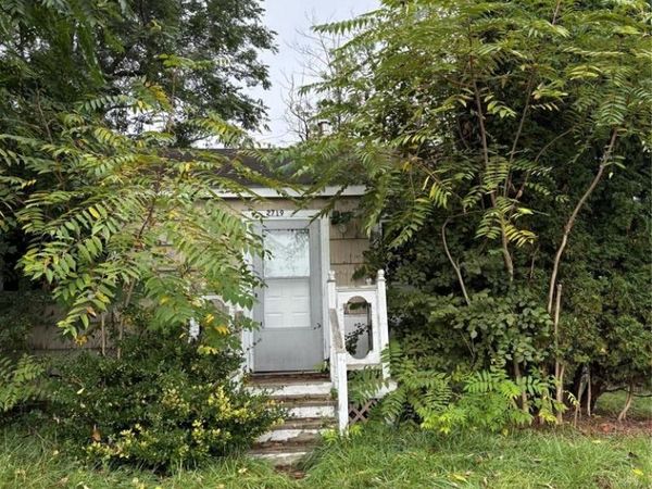 2719 Branch Road, Flint, MI 48506