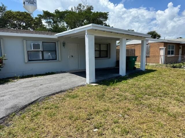 5707 Briarwood Street, Mangonia Park, FL 33407 Photo