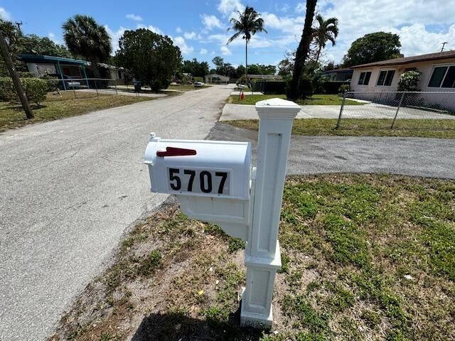 5707 Briarwood Street, Mangonia Park, FL 33407 Photo