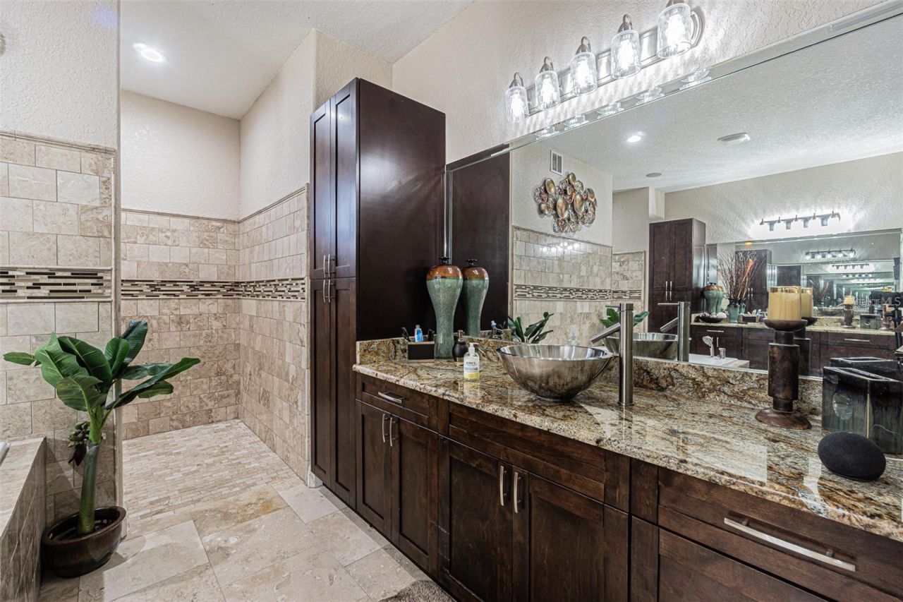 13102 Done Groven Drive, Dover, FL 33527 Photo