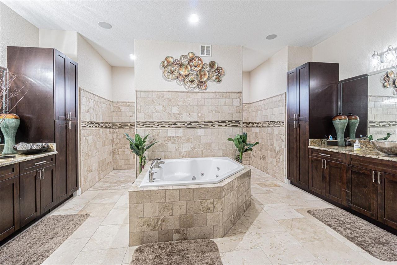 13102 Done Groven Drive, Dover, FL 33527 Photo