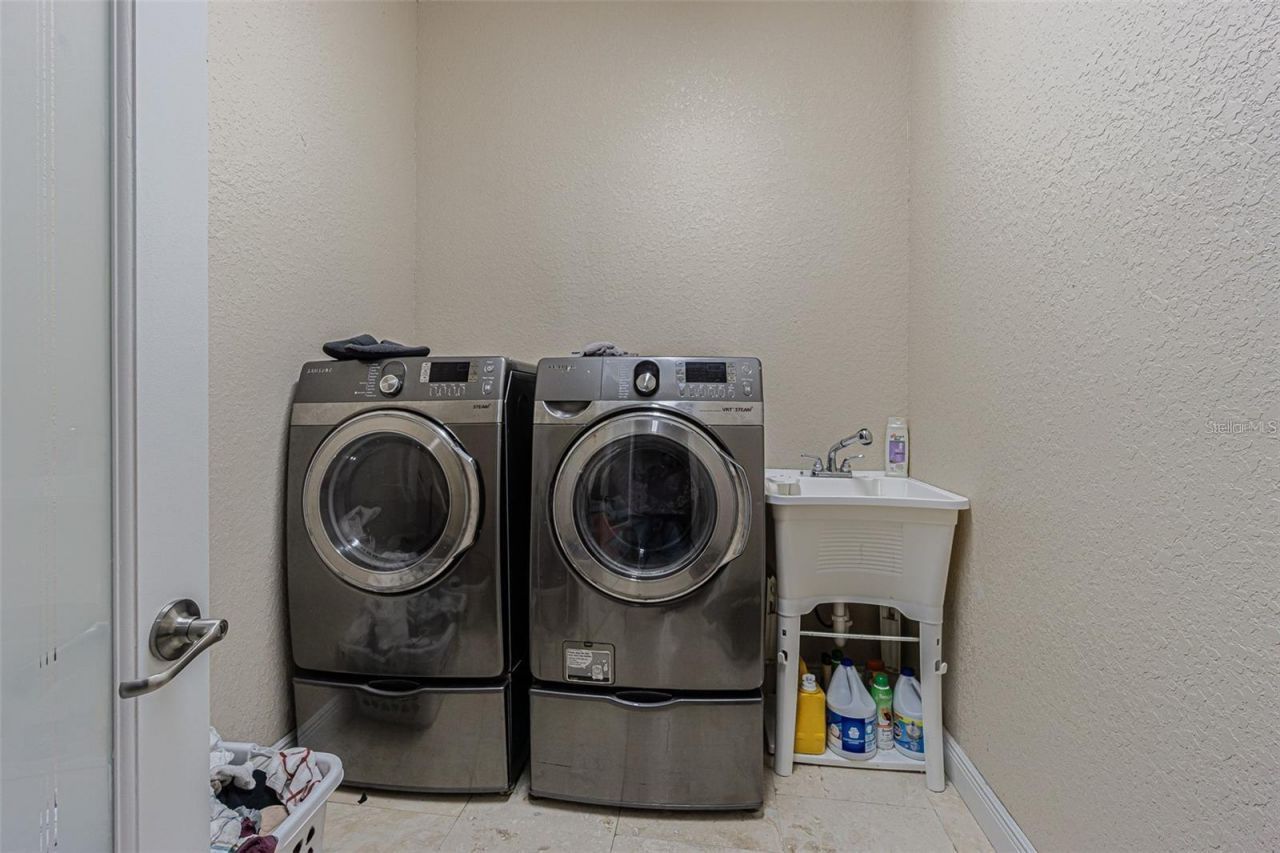 13102 Done Groven Drive, Dover, FL 33527 Photo