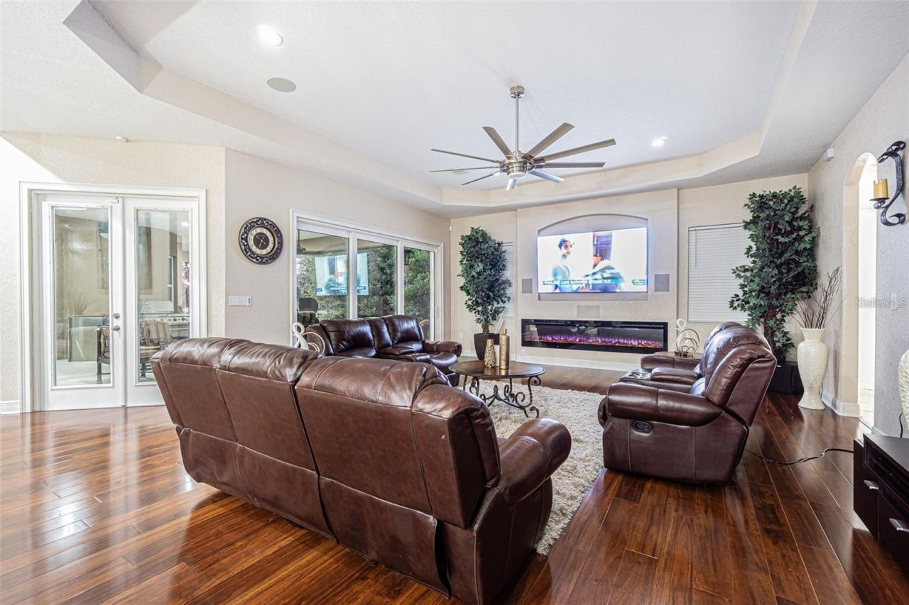 13102 Done Groven Drive, Dover, FL 33527 Photo