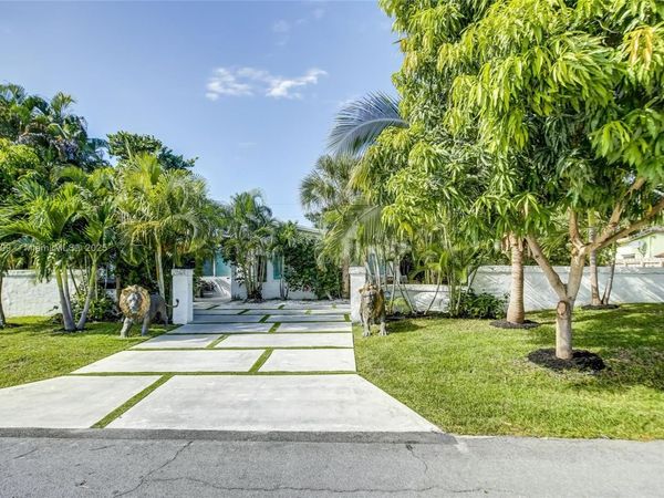 2601 NE 11th Ct, Fort Lauderdale, FL 33304