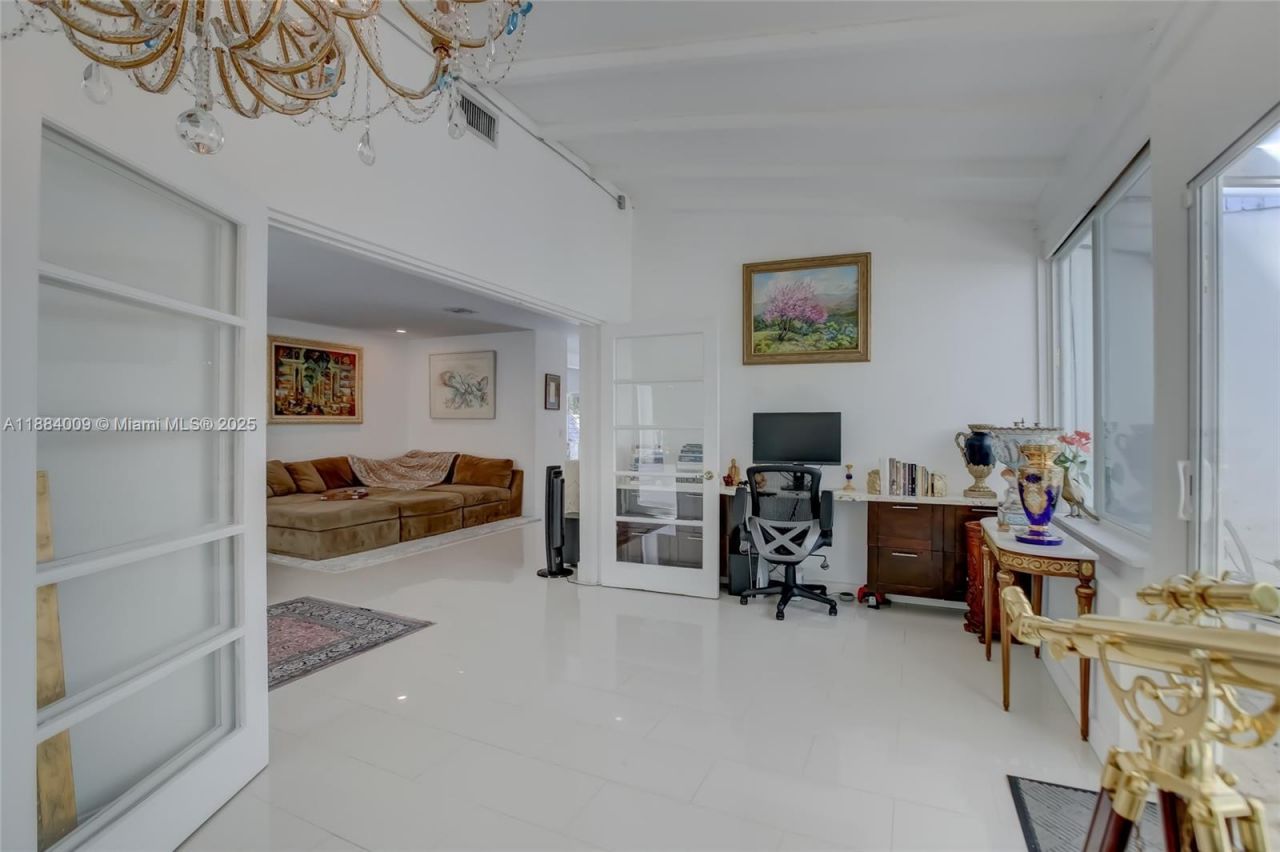 2601 NE 11th Ct, Fort Lauderdale, FL 33304 Photo