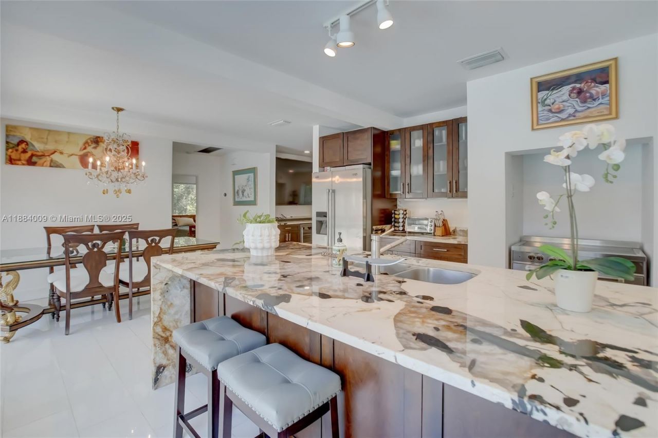 2601 NE 11th Ct, Fort Lauderdale, FL 33304 Photo