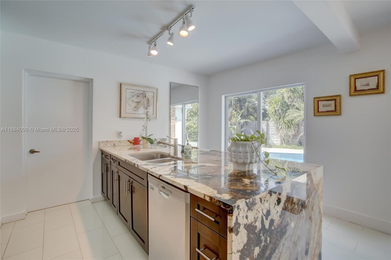 2601 NE 11th Ct, Fort Lauderdale, FL 33304 Photo