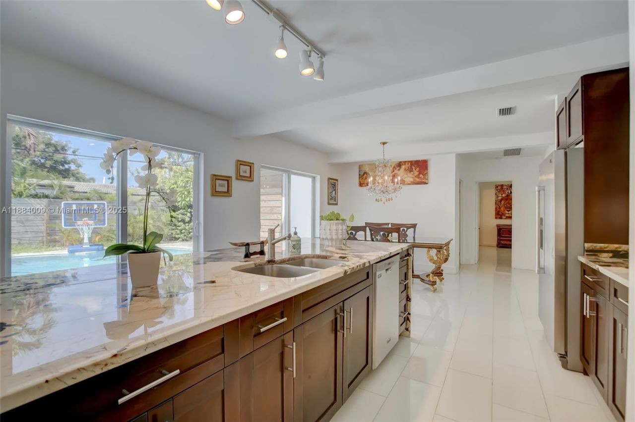 2601 NE 11th Ct, Fort Lauderdale, FL 33304 Photo