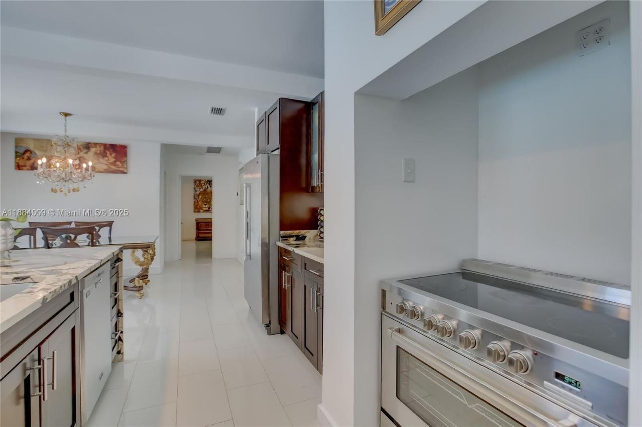 2601 NE 11th Ct, Fort Lauderdale, FL 33304 Photo