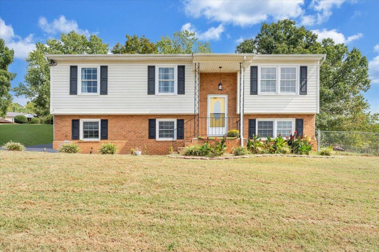 1043 Incline Dr, Goodview, VA 24095 Main Photo