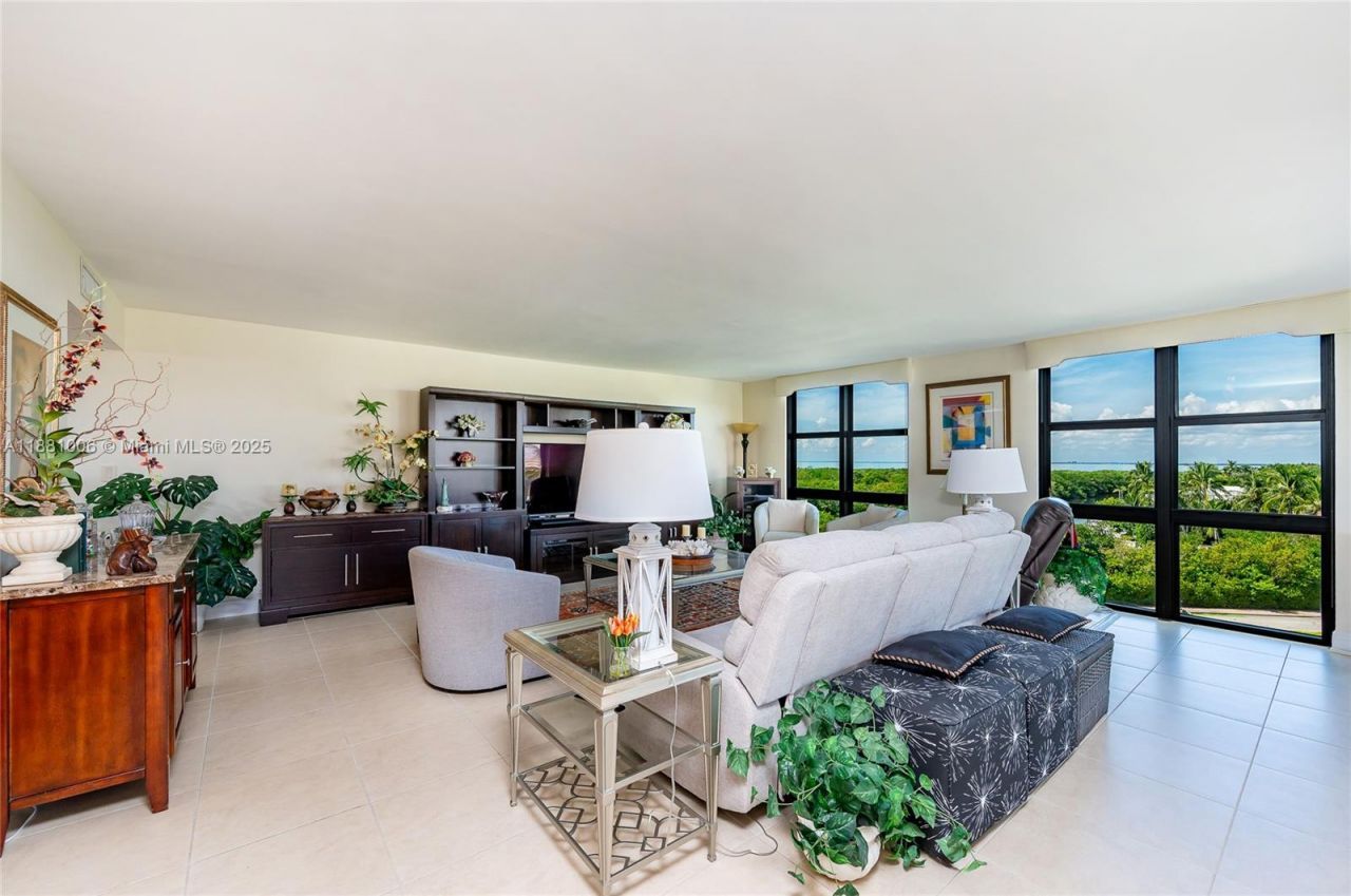 1121 Crandon Blvd, Unit E501, Key Biscayne, FL 33149 Photo