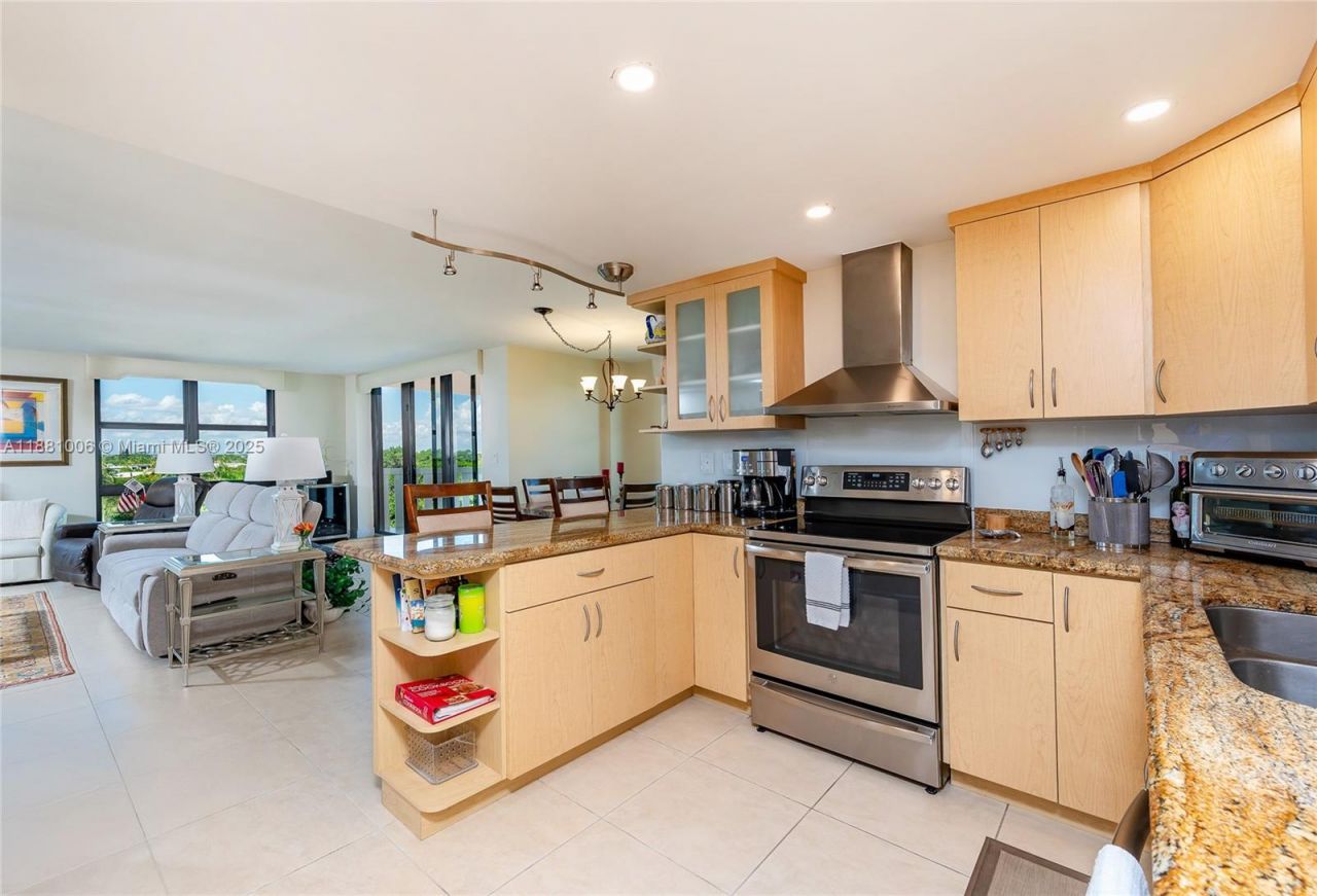 1121 Crandon Blvd, Unit E501, Key Biscayne, FL 33149 Photo