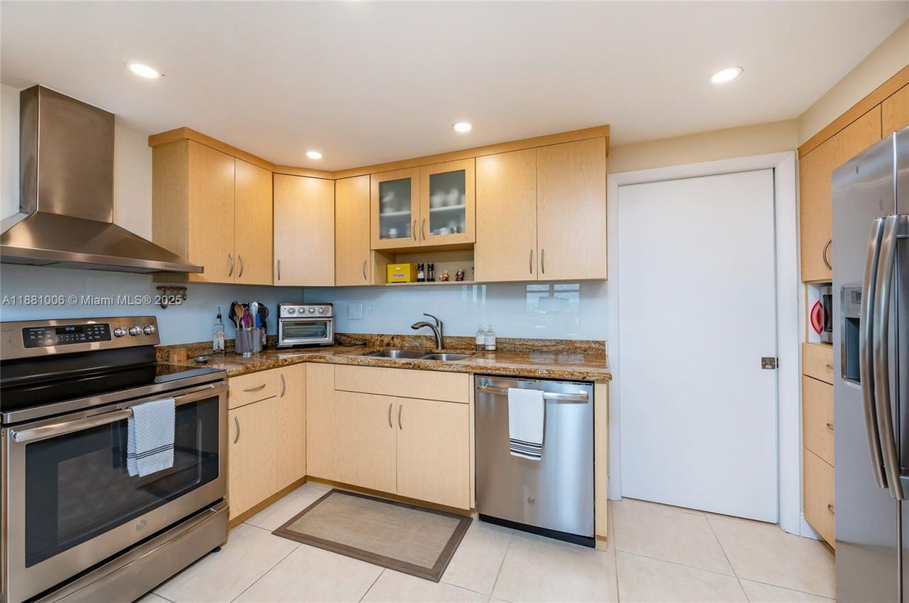 1121 Crandon Blvd, Unit E501, Key Biscayne, FL 33149 Photo