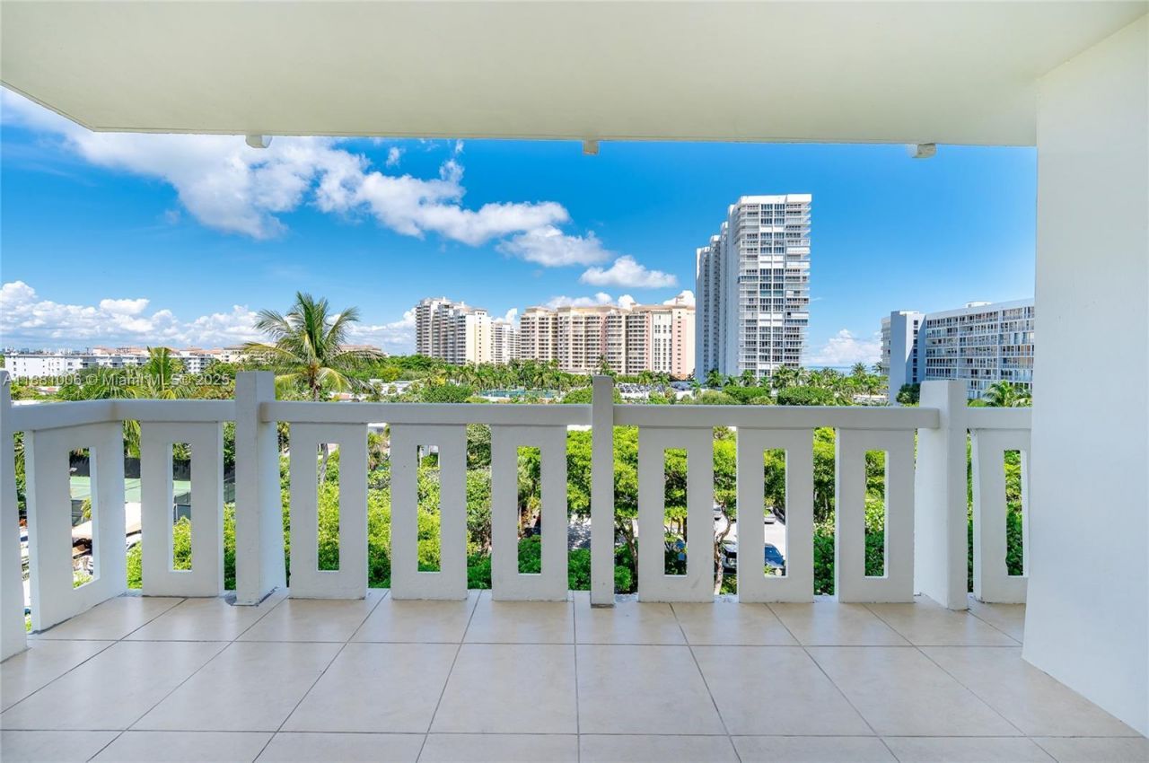 1121 Crandon Blvd, Unit E501, Key Biscayne, FL 33149 Photo