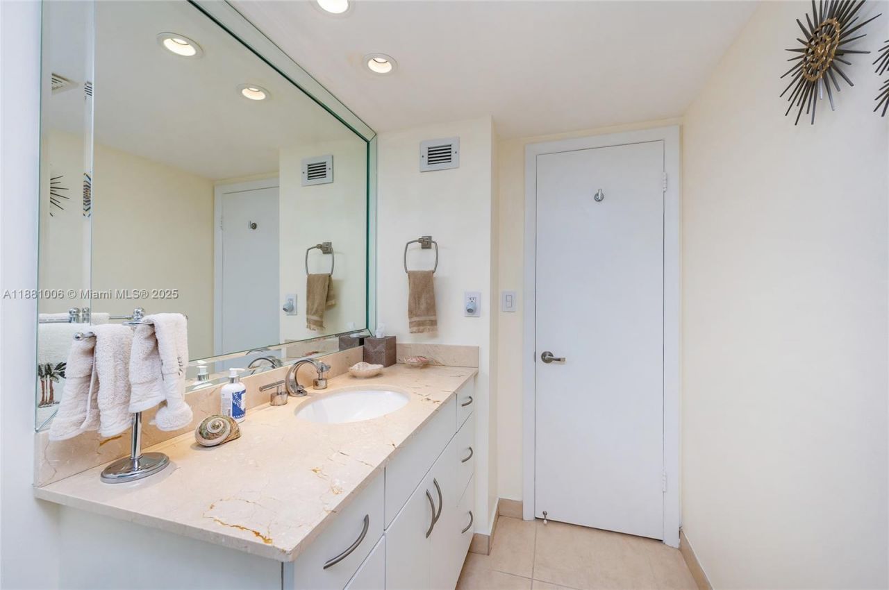 1121 Crandon Blvd, Unit E501, Key Biscayne, FL 33149 Photo